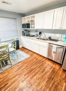 Teal House Flat 1 - Modern Convenience in Midtown (18)